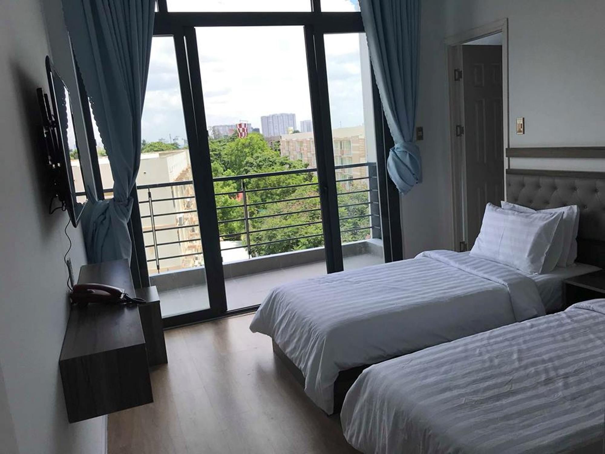 Winston Hotel Хошимин Екстериор снимка