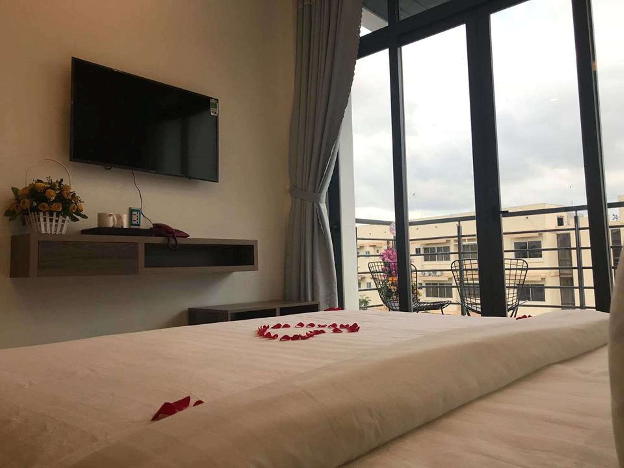 Winston Hotel Хошимин Екстериор снимка